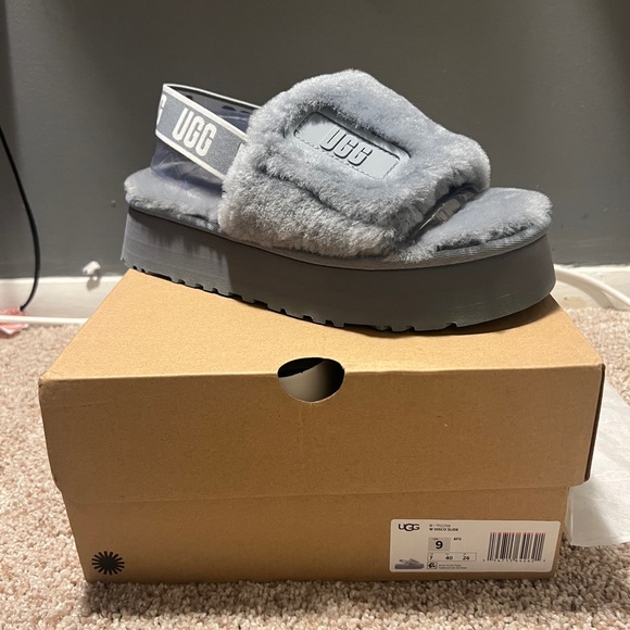 SOLD ELSEWHERE DONT PURCHASE !!-Ugg Disco Platform Slides !! - Picture 4 of 7